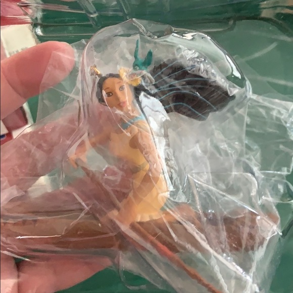 Pocahontas and captain John Smith ornament - Picture 6 of 8